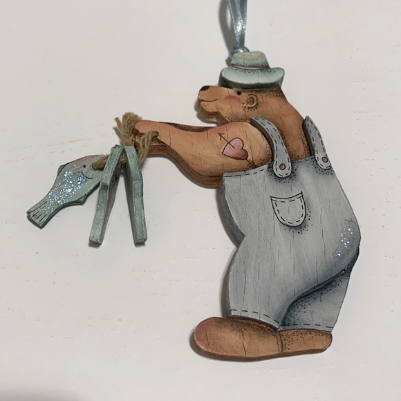 Alaska bear with fish wood ornament Mary Harper - Picture 2 of 16